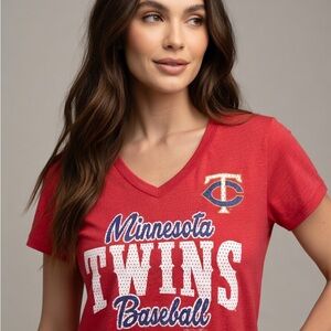 Minnesota Twins Red V-Neck T-Shirt MEDIUM